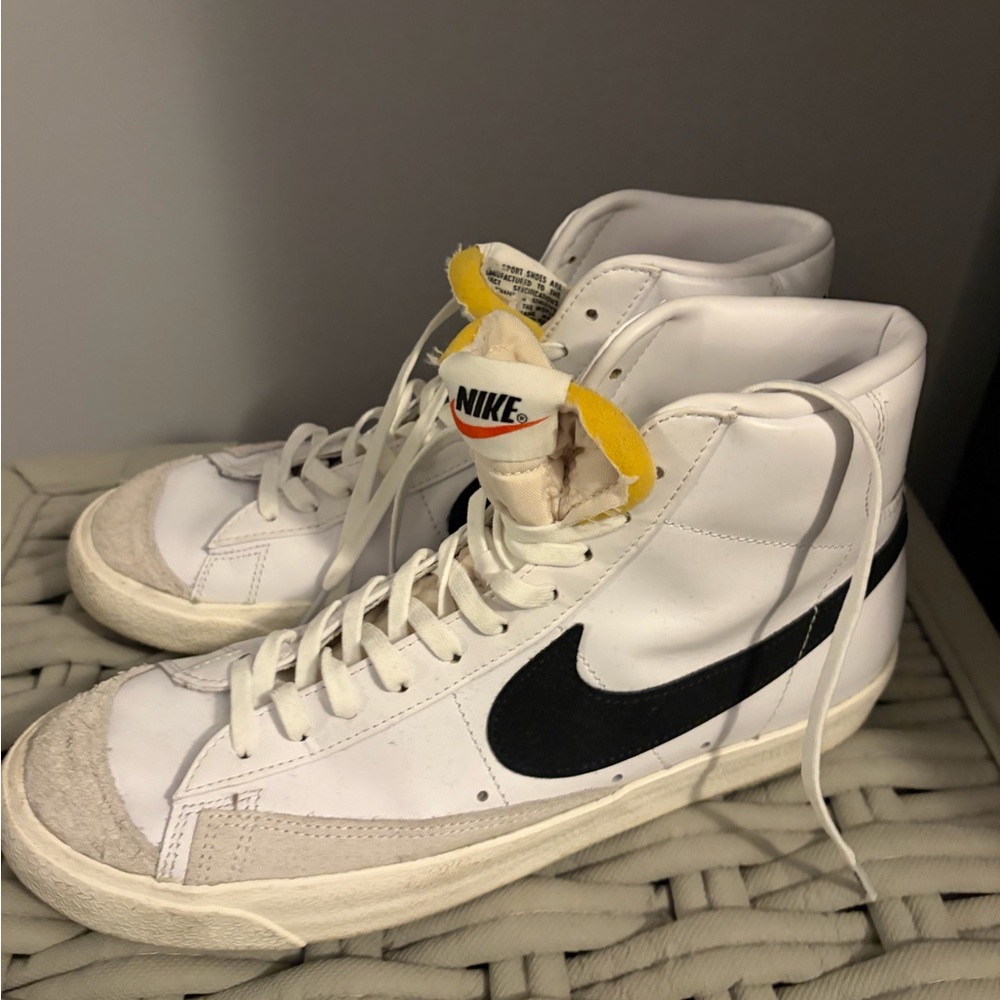 These are Nike Blazers 77 women’s size 11.